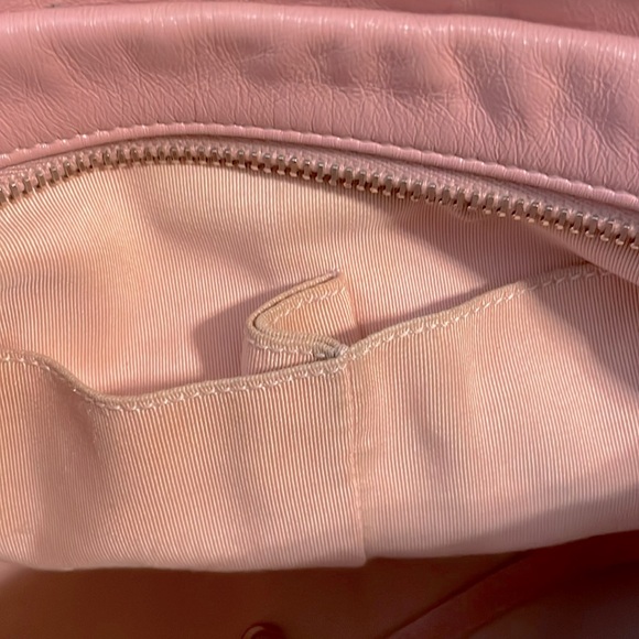 Pre loved Chanel Gabrielle medium in tweed - Picture 12 of 14